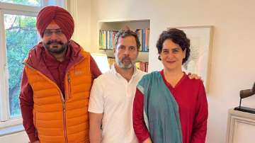 Congress leader Navjot Singh Sidhu with Rahul Gandhi and Priyanka Gandhi Vadra 