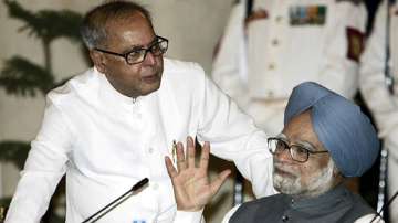 Pranab Mukherjee (left) and Manmohan Singh (right)