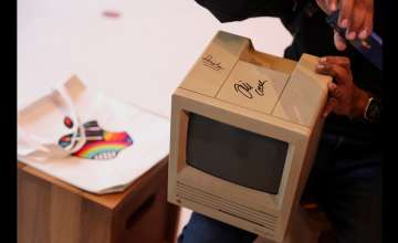 1984 Macintosh Classic machine autographed by Tim Cook
