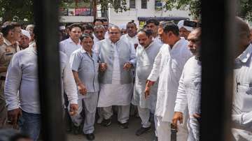 Former J&K governor Satya Pal Malik with his supporters at RK Puram police station, in New Delhi