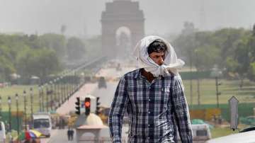 Delhi weather: Temperature settles at 14.9 degrees Celsius; partly cloudy skies with light rains expected