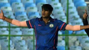 Yash Thakur makes IPL debut for LSG