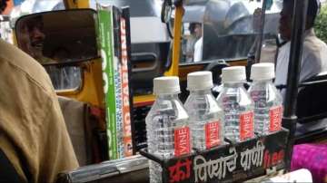 Mumbai autowala gives free water bottles to passengers