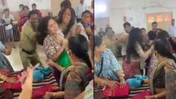 Two women fight over silk saree in sale