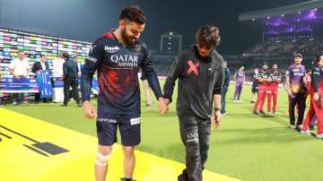 Virat Kohli learns 'Jhoome Jo Pathaan' steps from Shah Rukh Khan