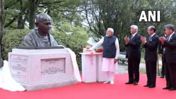  PM Modi unveils Mahatma Gandhi's bust in Hiroshima