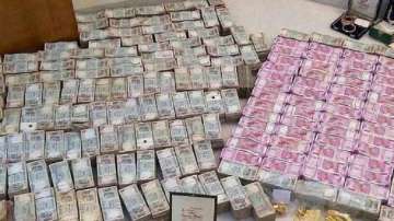 Karnataka polls: Income Tax dept seizes Rs 1 cr hidden in a tree located in Cong candidate's brother's house