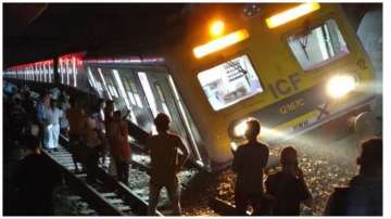 West Bengal: Barddhaman-Bandel local train derails near Saktigarh Station