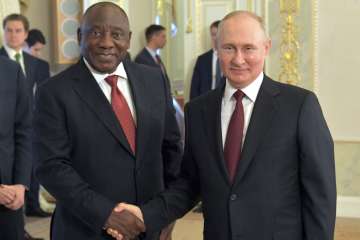  Russian President Vladimir Putin, right, and South African President Cyril Ramaphosa