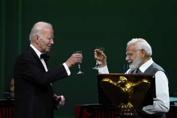 US President Joe Biden (L) and Indian PM Narendra Modi in Washington DC 