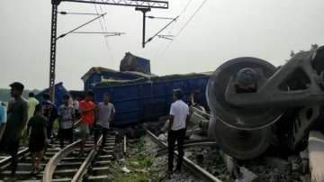 Goods train derails in assam, Goods train carrying coal derailed, 20 bogies derailment in Kamrup dis