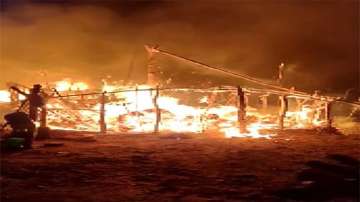 Andhra Pradesh Fire, fire destroys 17 huts in Prakasam, fire in prakasam, no casualties reported in 