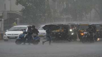 Mumbai rains, Mumbai rain today, Man dies after tree falls, IMD ALERT, waterlogging Mumbai rain fore