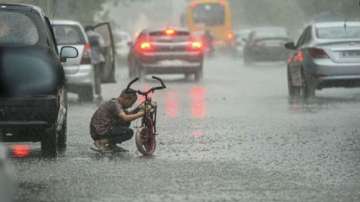 The weatherman has forecast gusty winds blowing at the speed of around 30-50 Km/h to occur over and adjoining areas of most places of Delhi.