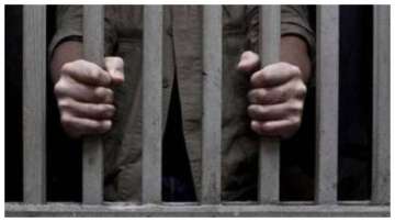 Pakistan: One prisoner killed, 17 escape from jail