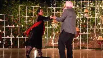 Uncle-aunty dance at wedding to Senorita