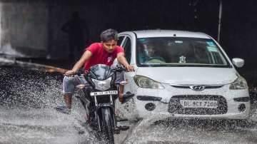 Delhi weather updates, delhi rains, delhi waterlogging weather updates, rainfall in delhi, delhi tra