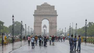 Delhi Weather: Delhiites wake up to pleasant morning, showers likely in parts of national capital 