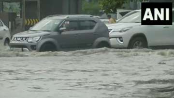 Gurugram: Shower turns weather pleasant; waterlogging leads to traffic snarls | VIDEO 