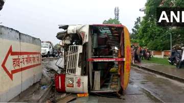 11 passengers injured after a bus overturned in Haridwar