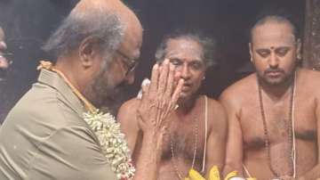 Rajinikanth offers prayers at Annamalaiyar temple.