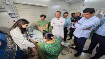 Karnataka Minister Dinesh Gundu Rao visiting Delhi's Mohalla clinic