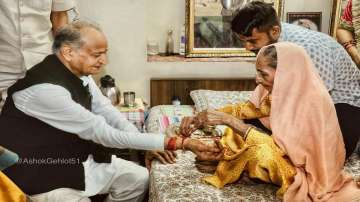 Ashok Gehlot celebrates Rakshabandhan