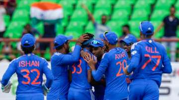 Team India celebrates a wicket