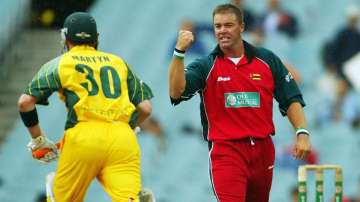 Heath Streak bowling to Australia's Damien Martyn