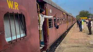 Western Railway trains to be affected today, upgradation work in western railways, western railway l