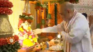 Amit Shah takes part in Ganpati festivities at residences of Chief Minister Eknath Shinde and Fadnavis