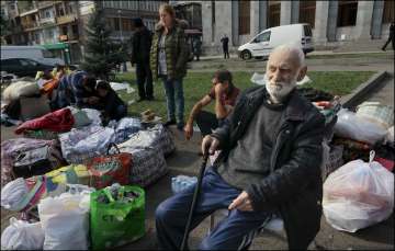 Ethnic Armenians fleeing Nagorno Karabakh