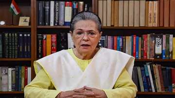 Sonia Gandhi, Sonia Gandhi hospitalised, Sonia Gandhi admitted to hospital due to fever, Congress le