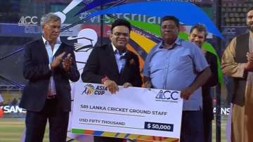 Jay Shah presenting a cheque of USD 50000 to Sri Lanka's ground staff