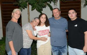 Israeli female soldier Uri Megidish with her family.