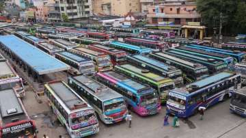 Bengaluru bus stand robbery, Bengaluru bus stop stolen, Bengaluru bus stop robbery, karnataka bizarr
