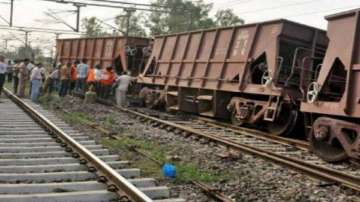 Maharashtra goods train derailment, Palghar, goods train coaches derails, goods train Palghar distri