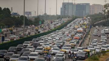 Gurugram traffic, gurugram news, gurugram Helpline number, gurugram ease traffic congestion, Delhi J