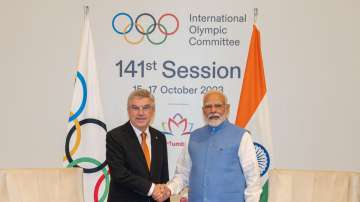 Narendra Modi and Thomas Bach at the IOC Session in Mumbai on October 14