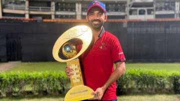 Ajinkya Rahane with the Syed Mushtaq Ali Trophy 2022.