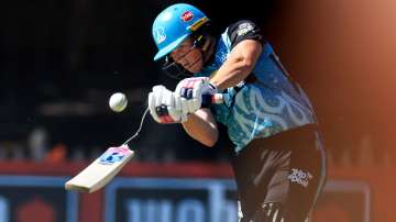 Grace Harris hitting a six in the WBBL|09 with a broken bat.