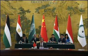 Chinese Foreign Minister Wang Yi addressing a round table meeting with five Arab and Islamic counterparts.