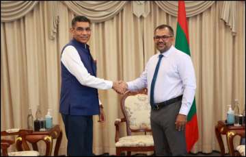 Indian envoy to Maldives Munu Mahawar with Maldivian Foreign Minister Moosa Zameer.