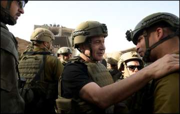 Israeli PM Benjamin Netanyahu visits troops in Gaza.