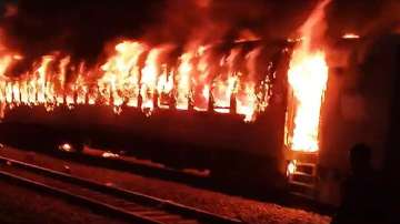 New Delhi Darbhanga Train fire 