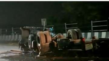 Pune Bangalore Highway road accident, maharashtra road accident, trailer truck rams into pickup van,
