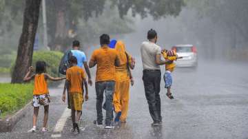 Rain lashes parts of Delhi-NCR, brings temperature down