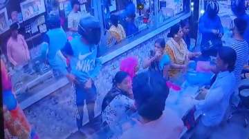 Delhi, crime, robbery in jewellery shop