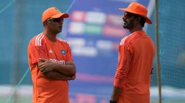 Rahul Dravid and Vikram Rathour India coach