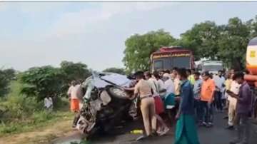 Tamil Nadu road accident, Five dead truck collides with car, truck car accident in tamil nadu, Tirup